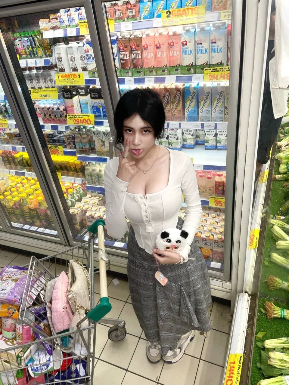 photo 6334580830772511516 y