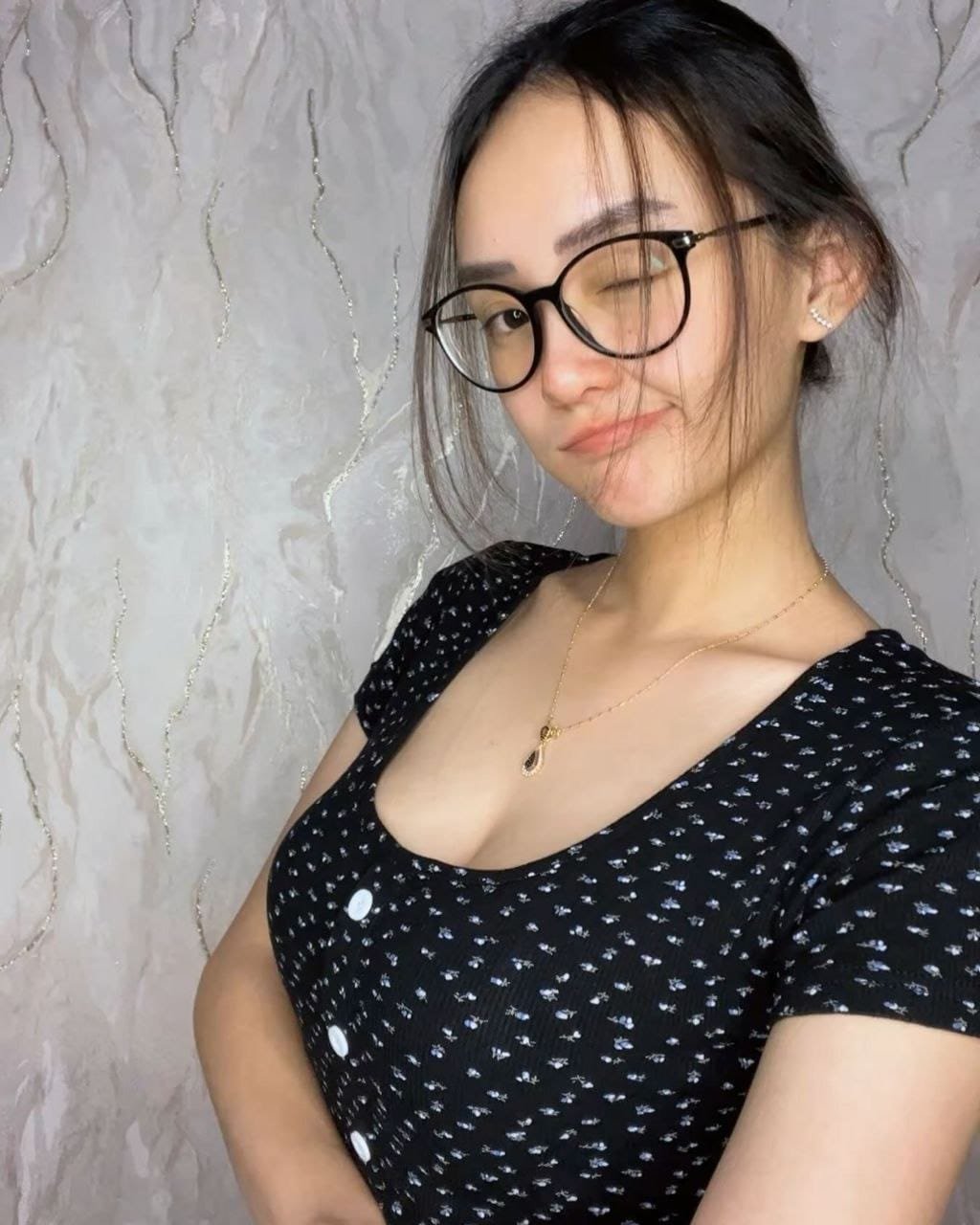 photo 6086726892414681326 y