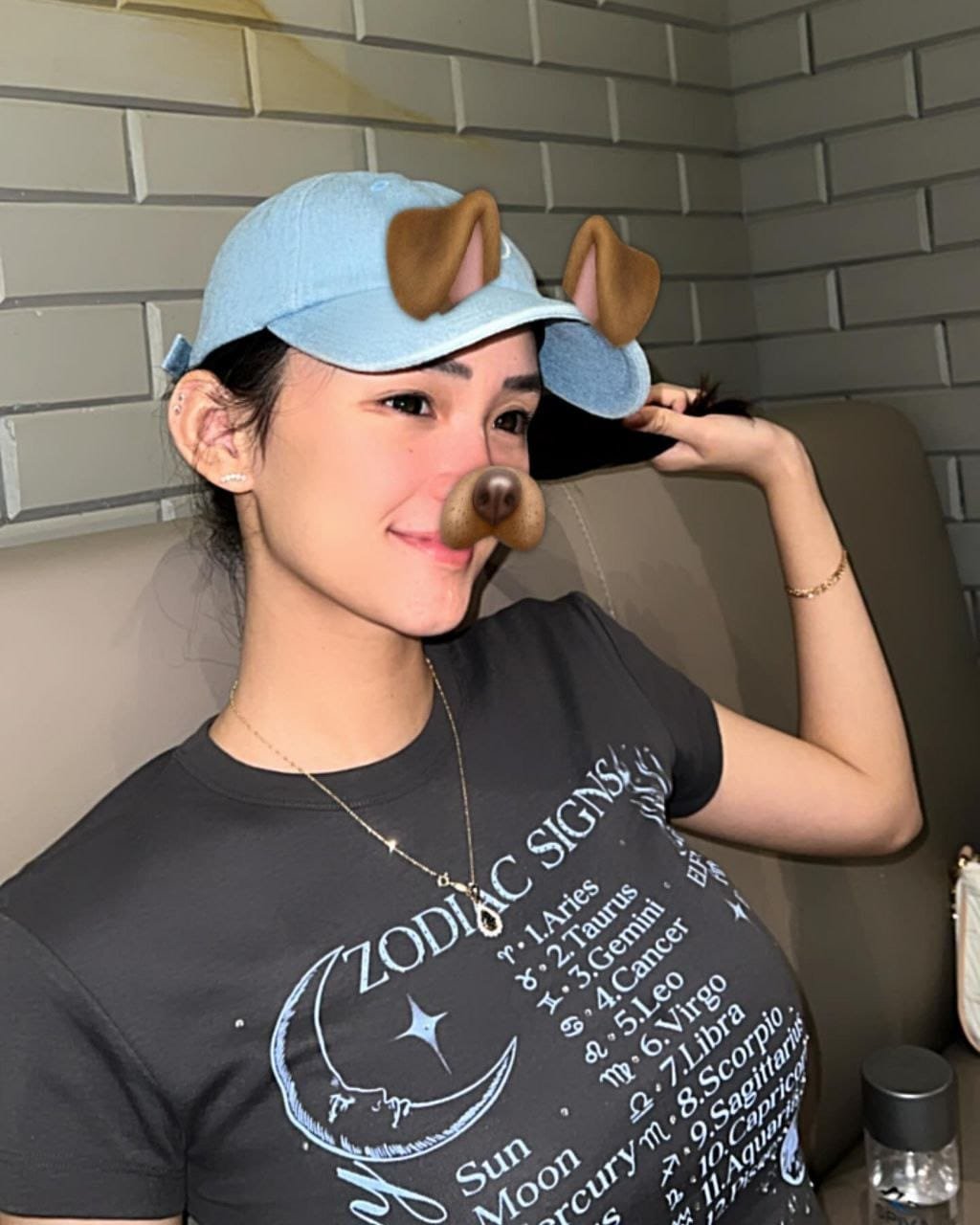 photo 6086726892414681327 y