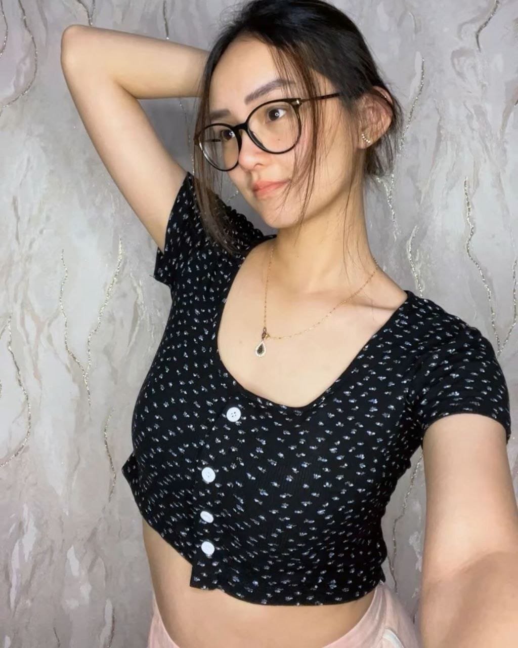 photo 6086726892414681335 y